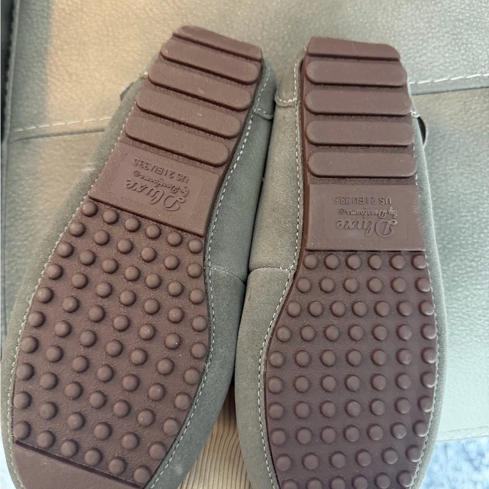 d’Luxe by Dearfoams Kids Gray Suede Slippers